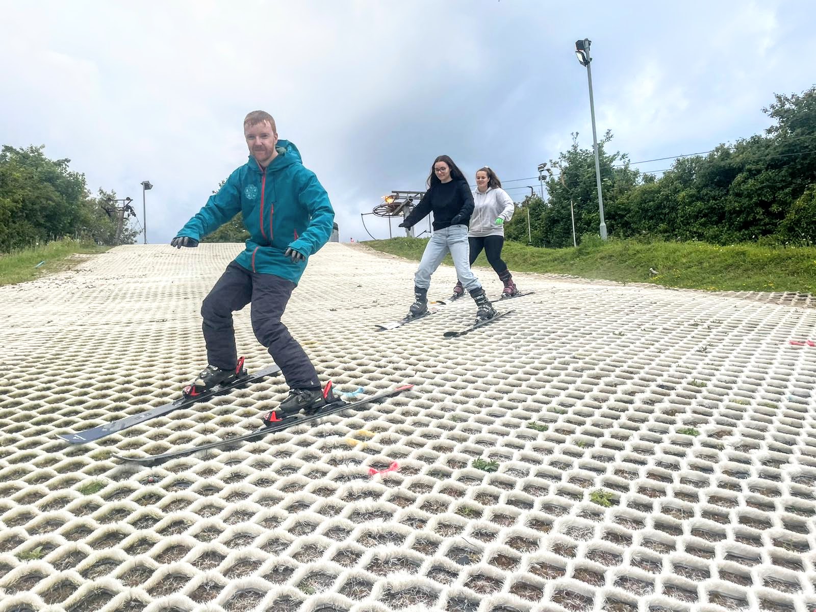 SKI & SNOWBOARD